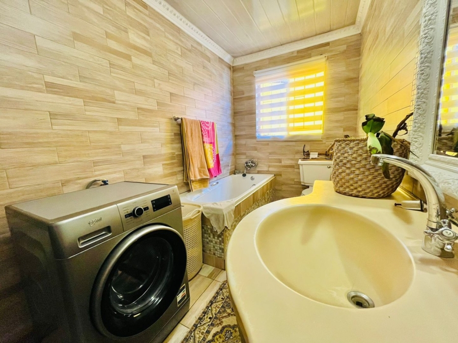 4 Bedroom Property for Sale in Bloemside 3 Free State